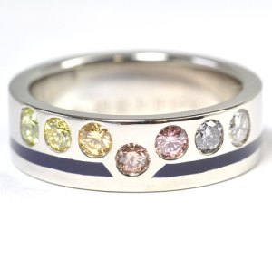 カラーダイヤを使用した結婚指輪