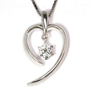 ダイヤを使用した婚約・ペンダント