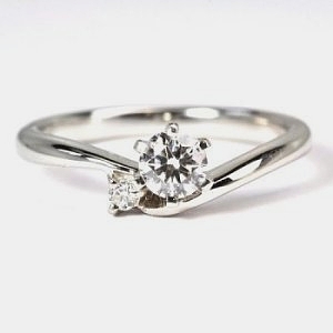 ハート&キューピットの天然石ダイヤ・婚約指輪