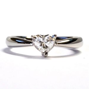 天然石ハートダイヤを使用したオーダー婚約指輪