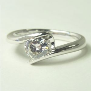 �Â��w�ւ����t�H�[�����ăG���Q�[�W�����O�𐻍�