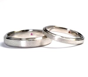 つや消し加工を施した結婚指輪
