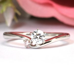 天然石ピンクダイヤを使用した婚約指輪