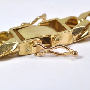 留め金具の修理